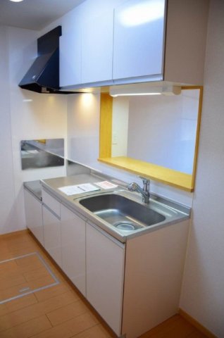 キッチン　別部屋反転間取の写真となります。