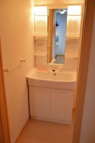 洗面設備　別部屋反転間取の写真となります。