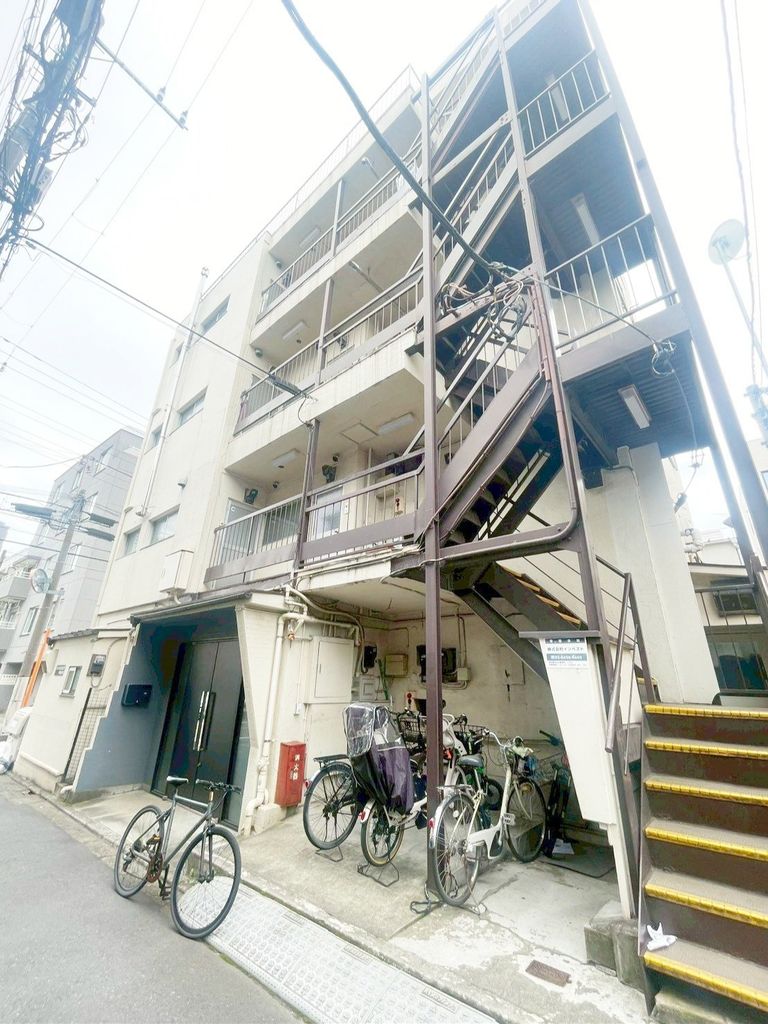 建物外観　駐車場