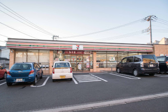 コンビニ　セブンイレブン横浜峰沢町店（コンビニ）まで450m