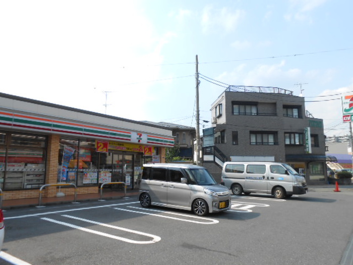 コンビニ　セブンイレブン（コンビニ）まで550m