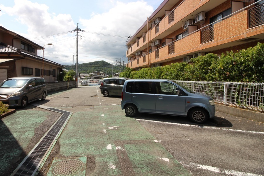 駐車場　駐車場