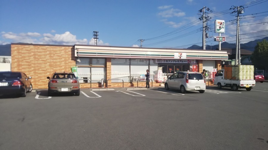 コンビニ　セブンイレブン山梨歌田店（コンビニ）まで556m