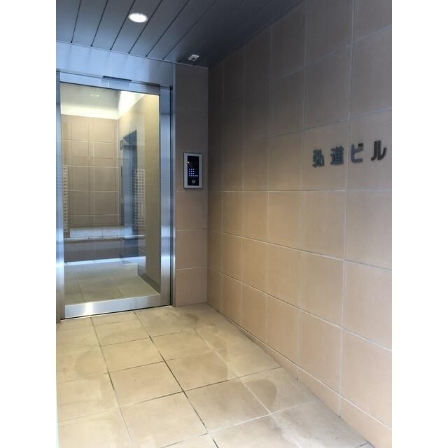 エントランス　ゆとりのあるエントランスです
