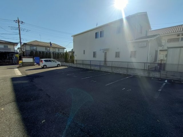 駐車場　駐車場に車を止められます