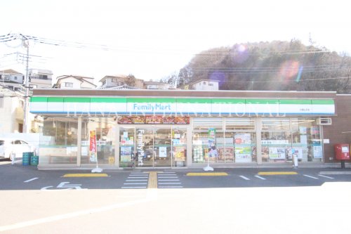 コンビニ　ファミリーマート（コンビニ）まで496m