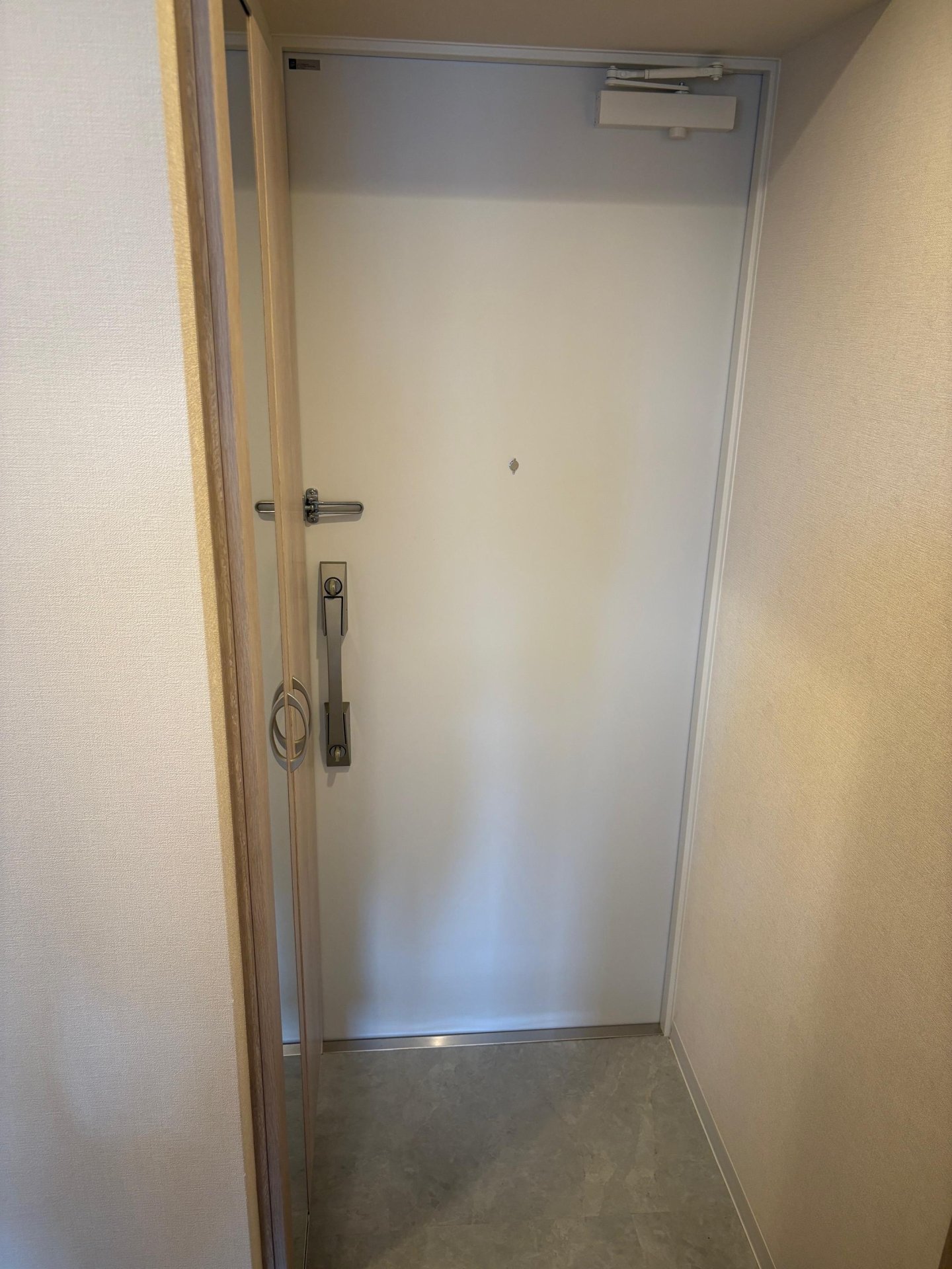 玄関　※別部屋参考写真となります。