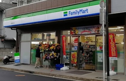 コンビニ　ファミリーマート 生麦駅西口店（コンビニ）まで376m