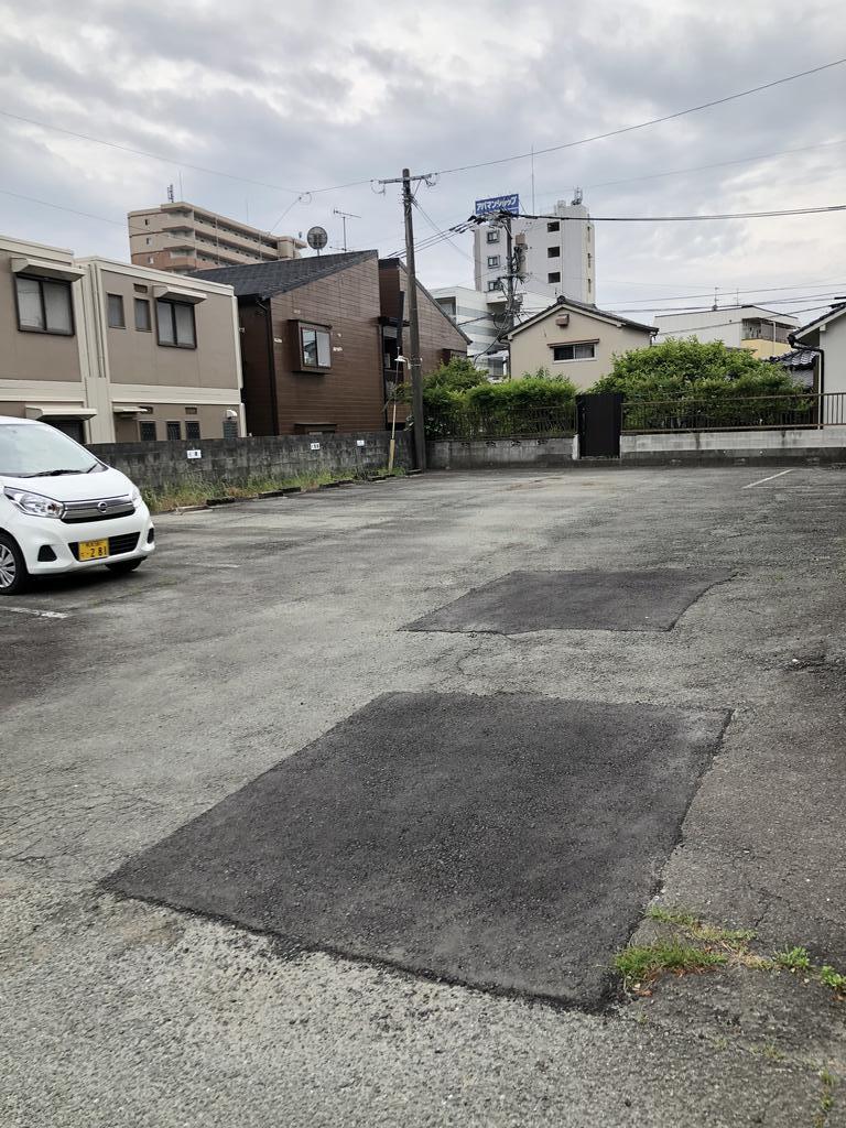 駐車場　敷地内駐車場