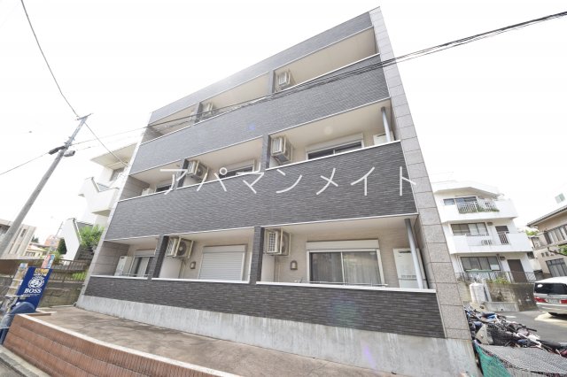 建物外観　外壁石張りのモダンな建物です