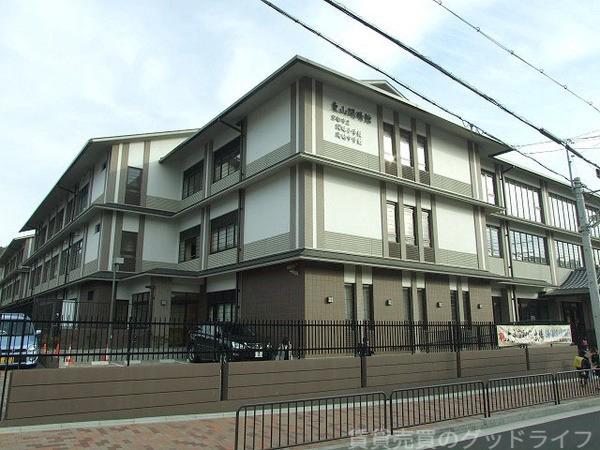 小学校　開晴小・中学校（小学校）まで2100m