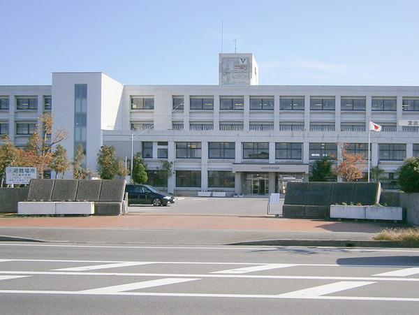 中学校　守山市立守山南中学校（中学校）まで742m