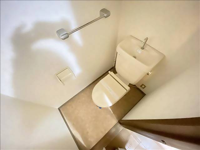 トイレ　同物件別室のイメージ写真