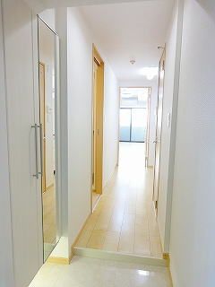 玄関　ウエストサイド中山道　板橋区板橋1