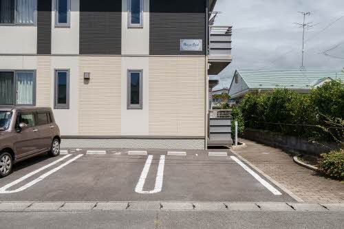建物外観　駐車場