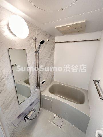 バス・シャワールーム　落ち着いた空間のお風呂です