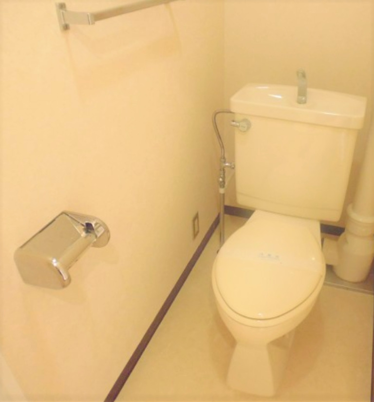 トイレ　落ち着いた色調のトイレです