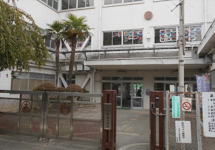 小学校　世田谷区立駒繋小学校（小学校）まで317m