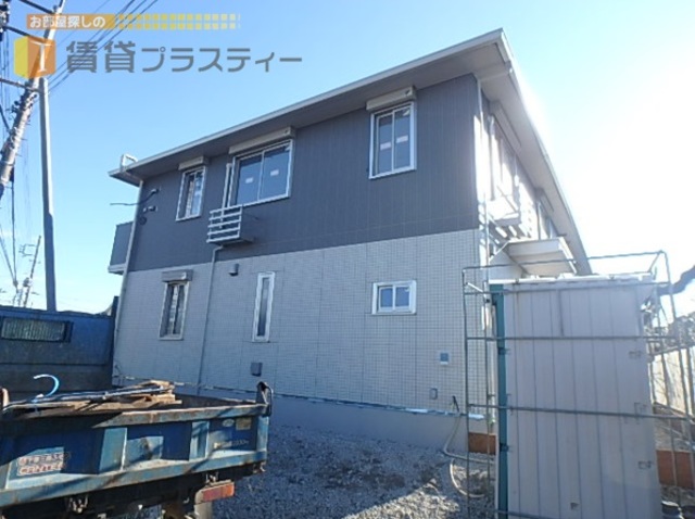 建物外観　ネット無料のメゾネット！室内設備も充実！