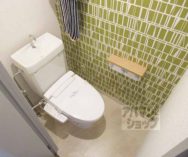 トイレ　ウォシュレット付です。