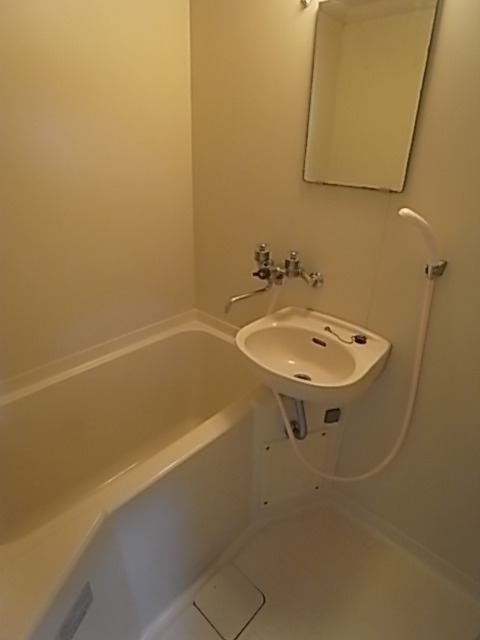 バス・シャワールーム　お風呂・トイレ別のセパレートはいいですね。