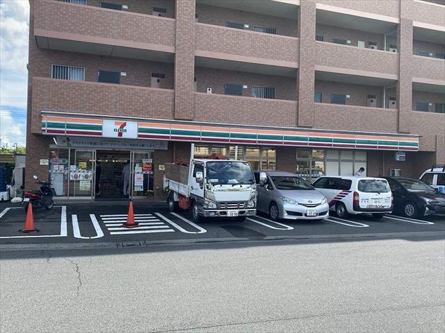コンビニ　セブンイレブン（コンビニ）まで999m