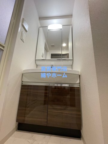 洗面設備　使いやすい独立洗面台です
