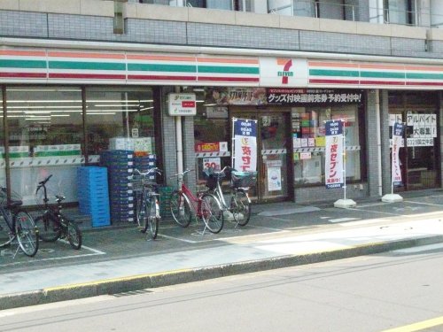 コンビニ　セブンイレブン 国立中店（コンビニ）まで650m