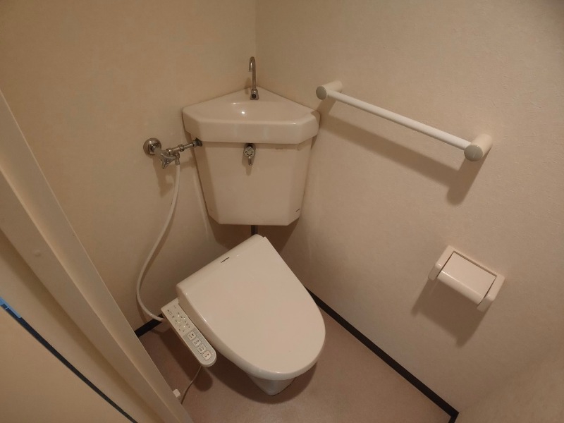 トイレ　トイレです。ウォシュレット付を探している方、おすすめです。