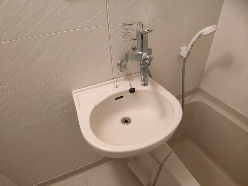 洗面設備　ユニットバス内の洗面台です。朝の身支度もスムーズです。