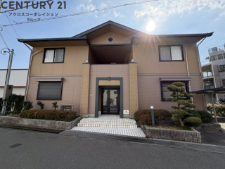 建物外観　敷地内駐車場あります♪