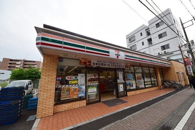 コンビニ　セブンイレブン大和東1丁目店（コンビニ）まで585m