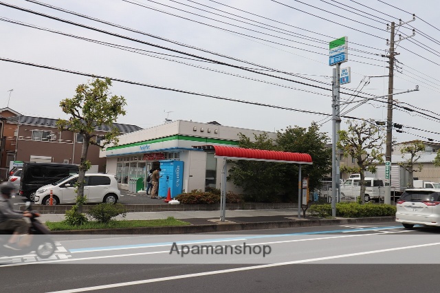 コンビニ　ファミリーマート（コンビニ）まで212m