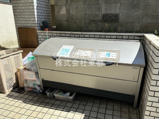 その他共有部分　敷地内にゴミ置き場があるので、朝の忙しいときに便利ですね☆