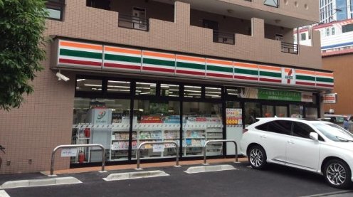 コンビニ　セブン-イレブン世田谷新町３丁目店（コンビニ）まで701m