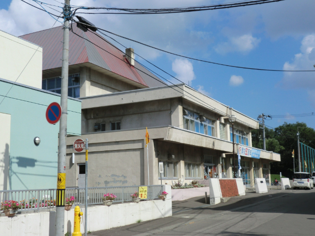 小学校　札幌市立中の島小学校（小学校）まで641m