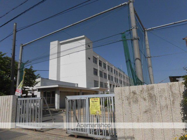 小学校　高槻市立冠小学校（小学校）まで950m