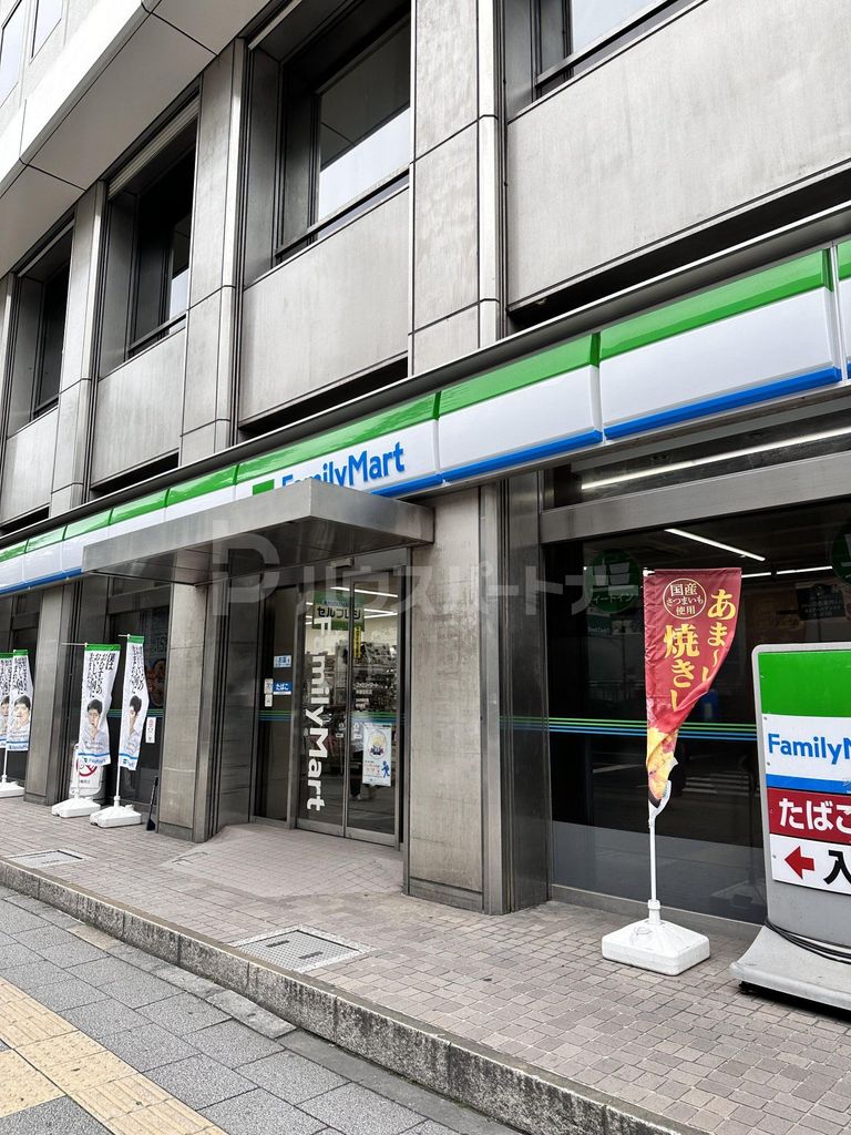 コンビニ　ファミリーマート仲御徒町店（コンビニ）まで390m