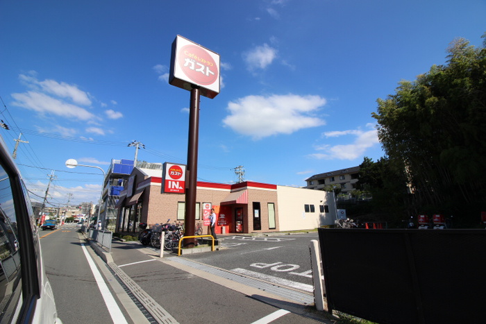 飲食店　ガスト（飲食店）まで524m