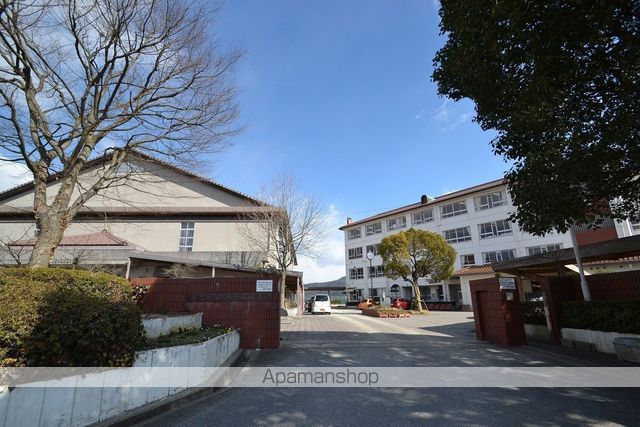 中学校　東広島市立松賀中学校（中学校）まで2065m