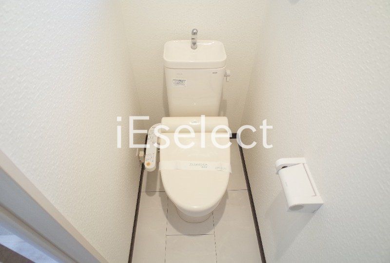 トイレ　温水洗浄便座付きのトイレです
