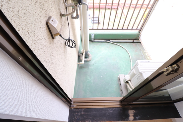 バルコニー　洗濯機置き場