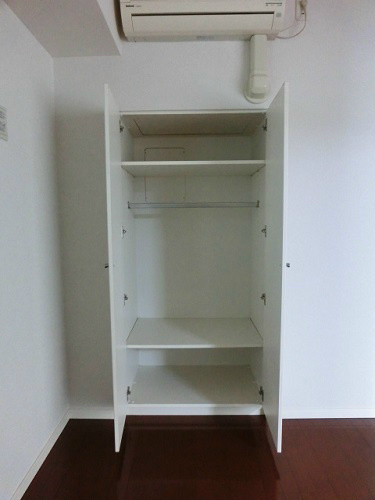 収納　ウォシュレット付き