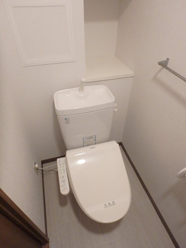 トイレ　ウォシュレット付き