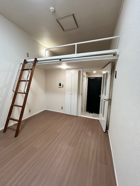 居室・リビング　別室参考写真です。