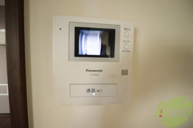 セキュリティ　玄関先は、ＴＶモニター付のインターホンです