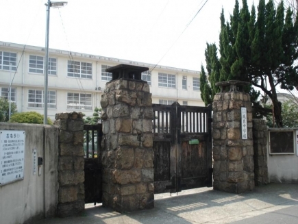 中学校　尼崎市立成良中学校（中学校）まで742m