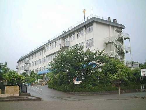 小学校　八王子市立元木小学校（小学校）まで922m