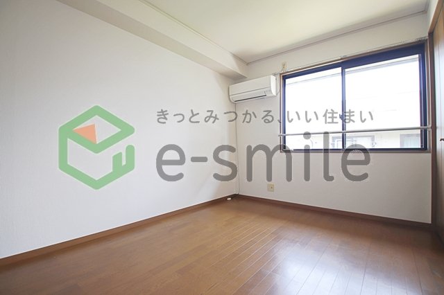 居室・リビング　明るい洋室です
