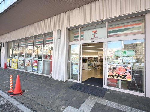 コンビニ　セブンイレブンハートインJR奈良駅前店（コンビニ）まで237m